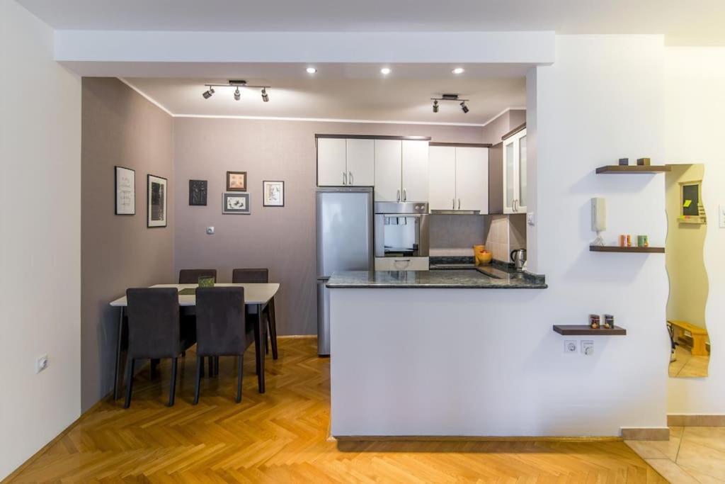 Modern Living Apts - Botanica - Private Parking Novi Sad Exterior foto
